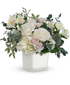 TELEFLORA&#039;S PEACEFUL CLOUDS BOUQUET