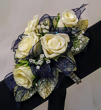 ENCHANTED ROSES WRIST CORSAGE