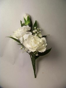 MINI CARNATION BOUTONNIERE 3 BLOSSOM