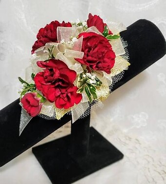 THE CAMILLE MINI CARNATIONS WRIST CORSAGE